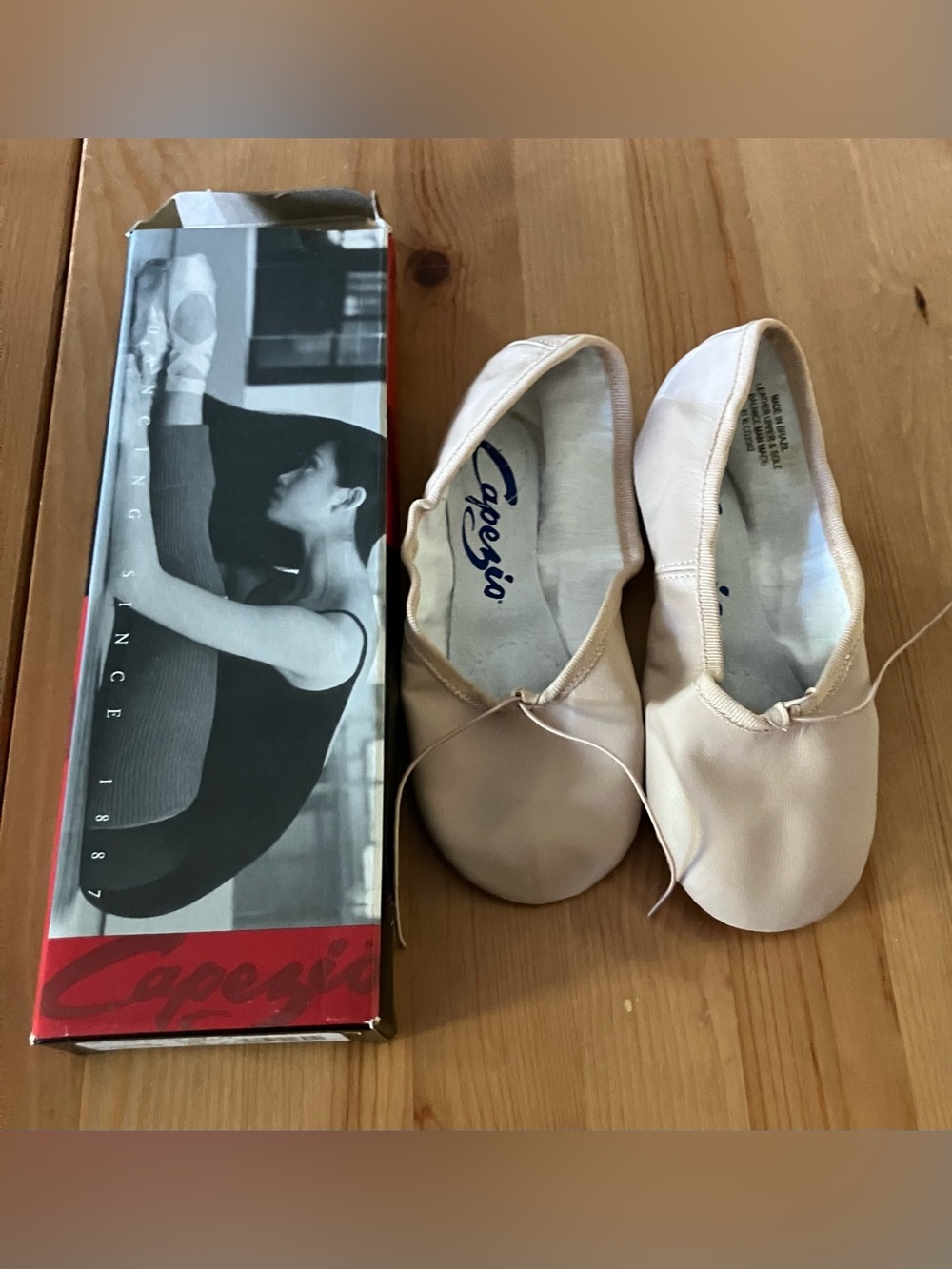 NEW Capezio Ballet Flats in Pale Pink Split Sole CG 2002 Size 3.5W